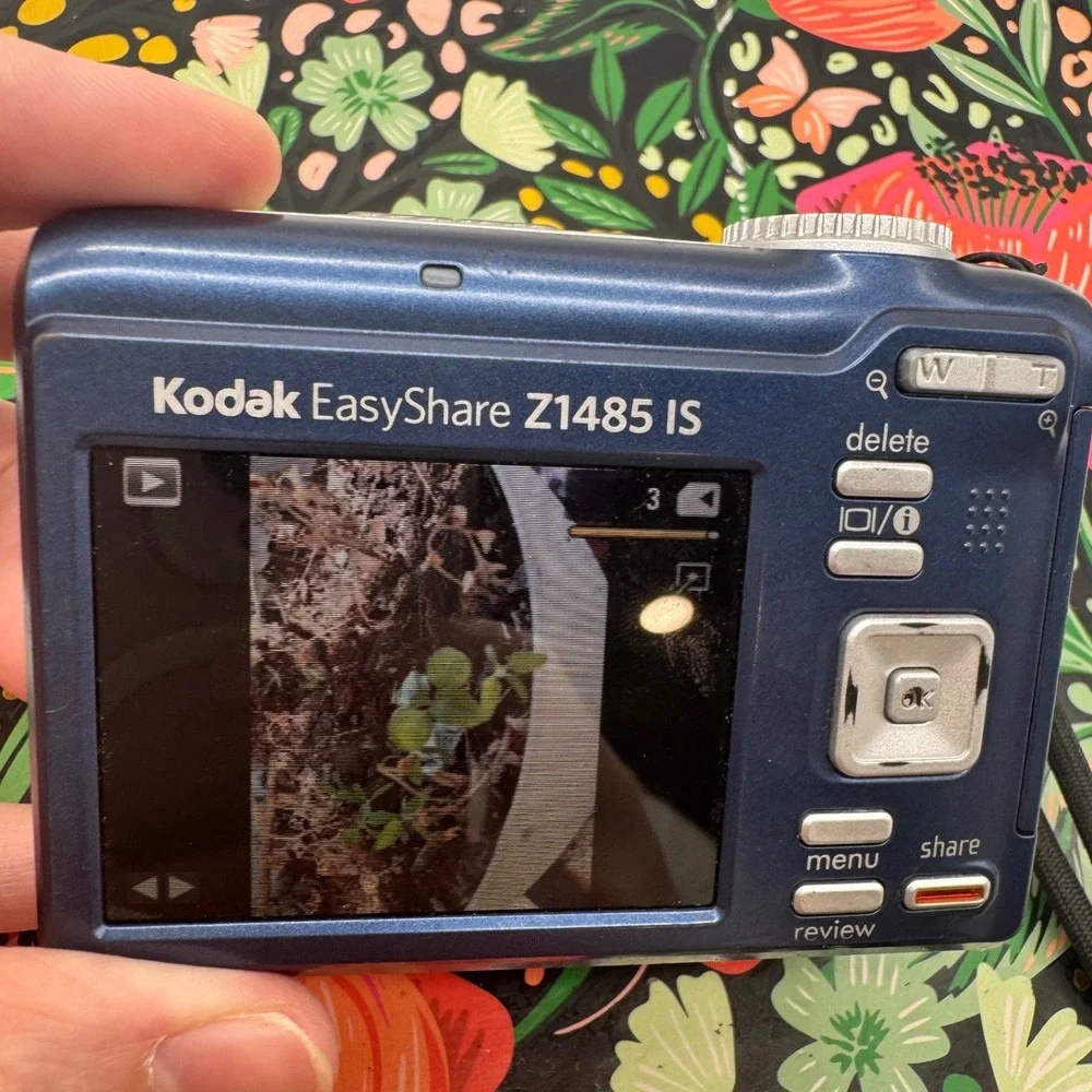 Kodak EasyShare Z1485 IS Digital Camera Blue 14MP 5x Optical Zoom HD Video